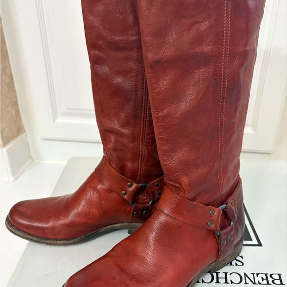 Frye Elegant Red Leather Heeled Boots - Picture 2 of 6